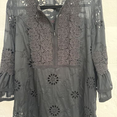 Blusa Nera in Pizzo