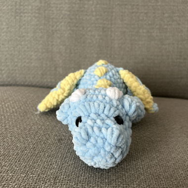 Selbstgehäkelter Drache