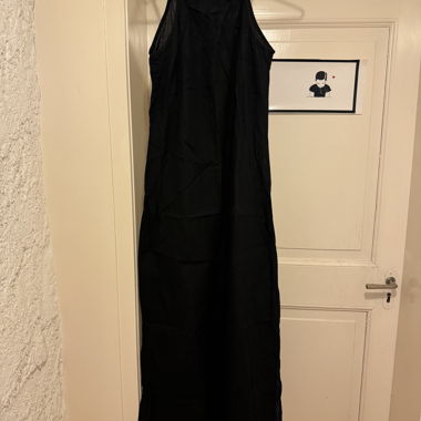 Robe maxi noire de BUKINTE