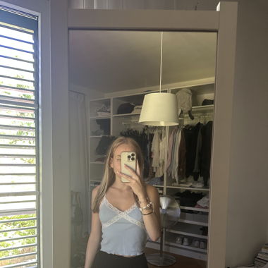 Subdued Top