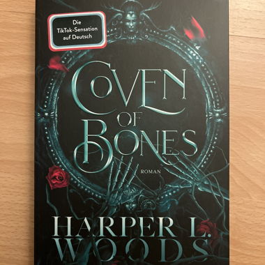 Coven of Bones de Harper L. Woods