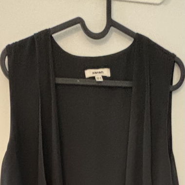 schwarzer ärmelloser Cardigan