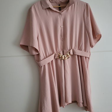 Chemisier rose avec ceinture