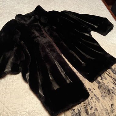 Manteau noir en cuir et en mouton 