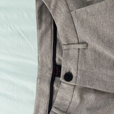 Graue Stoffhose