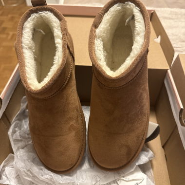 Beige Uggs