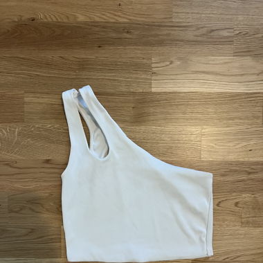 Crop top bianco asimmetrico