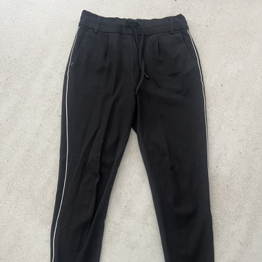 Chino aus Trainerstoff