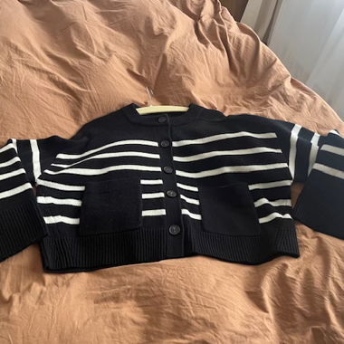 Gilet court en grosse maille rayé COS