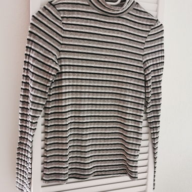 Maglione a Collo Alto a Righe