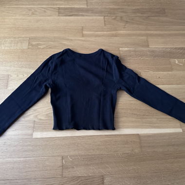 Short black sweater