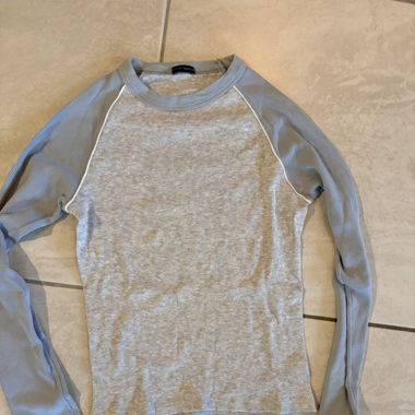 Kurzes Langarmshirt