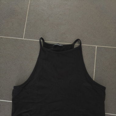 Schwarzes Crop Top