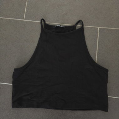 Schwarzes Crop Top