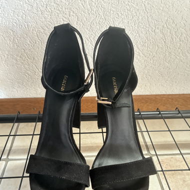 Schwarze High Heels