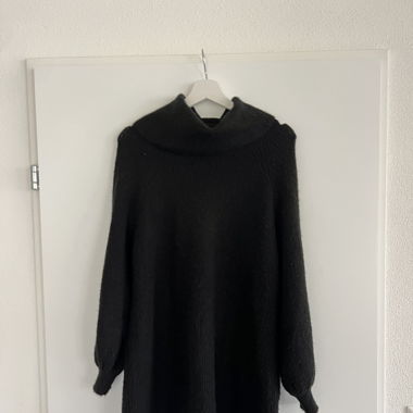 Schwarzer langer Pullover, Grösse S