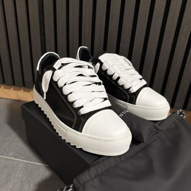 Numeris neuve taille 43
