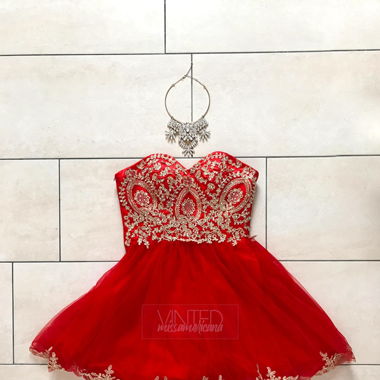 Rotes Cocktailkleid mit Spitze und Strass