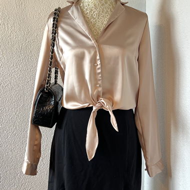 Blouse en satin avec ruban à nouer