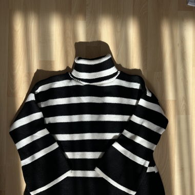 Stripes pullover with high neck