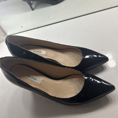 Original GUESS Pumps