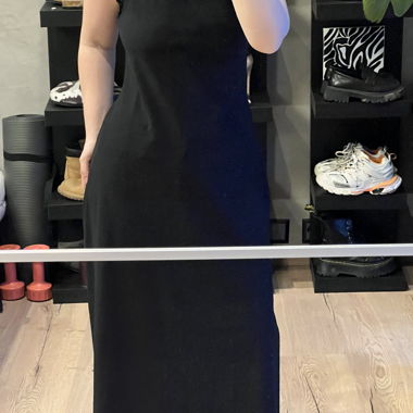 Long black sleeveless dress
