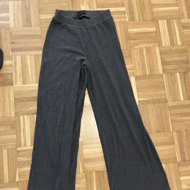 Graue Stoffhose