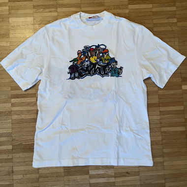 Off-White T-shirt for sale, like new and rarely worn. 