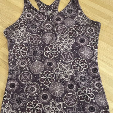 Top floreale viola