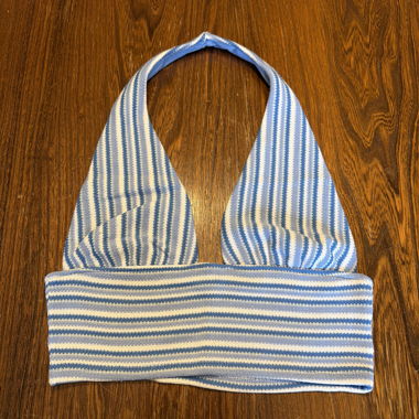 Top a righe blu