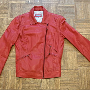 Rote Bikerjacke