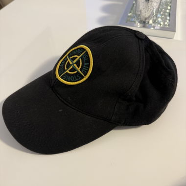 Stone Island Kappe/Hut in schwarz mit Logo