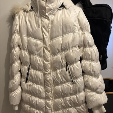 Giacca invernale trapuntata bianca con cappuccio
