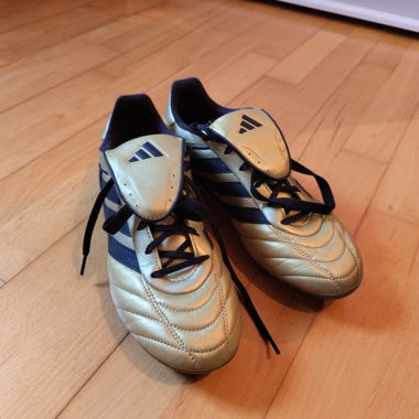 Bottes Adidas dorées