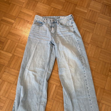 Jeans Bershka à jambe large à lavage clair