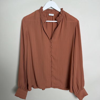 Blouse rouille avec col volanté