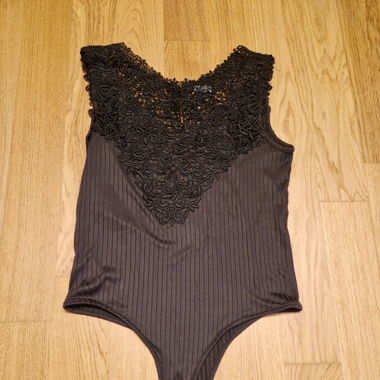 Spitzenbody in schwarz
