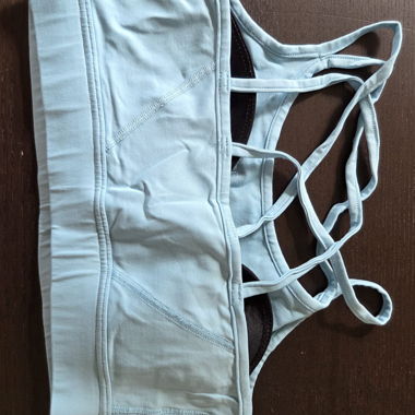 Reggiseno sportivo azzurro chiaro