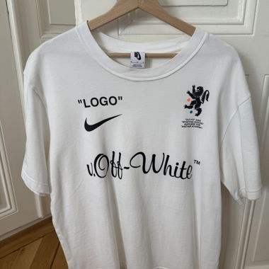 T-shirt grafico Nike Off-white