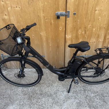 B-City E-Bike mit Korb
