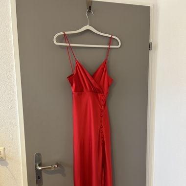 Robe satin rouge 