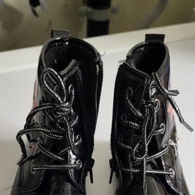 Bottines en vernis enfant