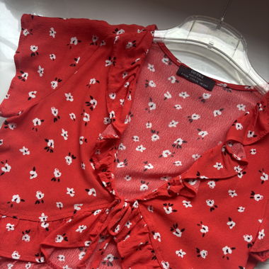 Crop top rouge à fleurs 
