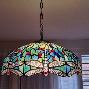 Suspension style Tiffany avec 2 lampes de table