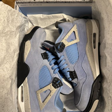 Jordan 4 University Blue en bon état T44 EU