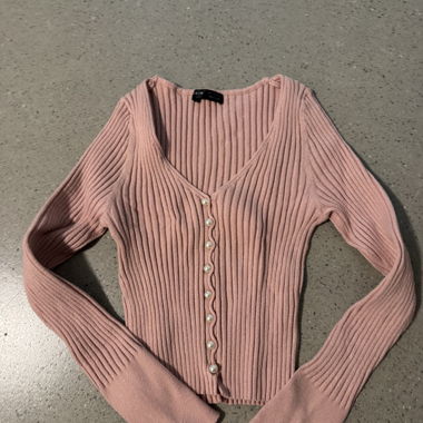 Cardigan en maille côtelée avec perles
