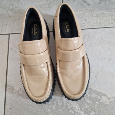Halbschuhe Lack beige, Clarks