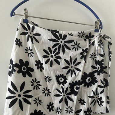 kurzer Rock mit Floralprint in Leinen-Optik