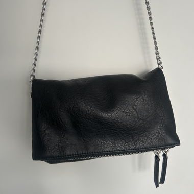 Schwarze Schultertasche aus Leder