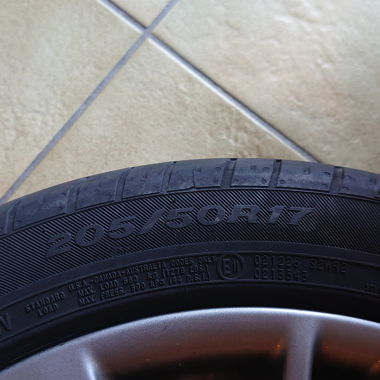 Cerchi in lega Renault 17" con pneumatici 205/50R17